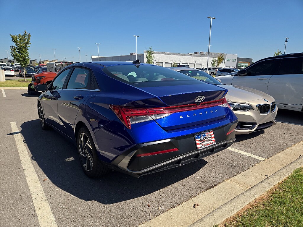 Used 2025 Hyundai Elantra SEL Convenience Sedan