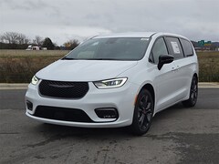 2026 Chrysler Pacifica SELECT Passenger Van