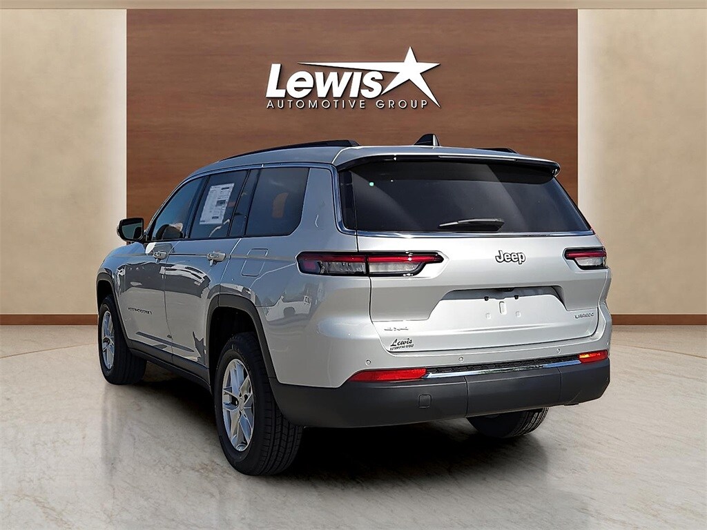 2025 Jeep Grand Cherokee Laredo photo 2