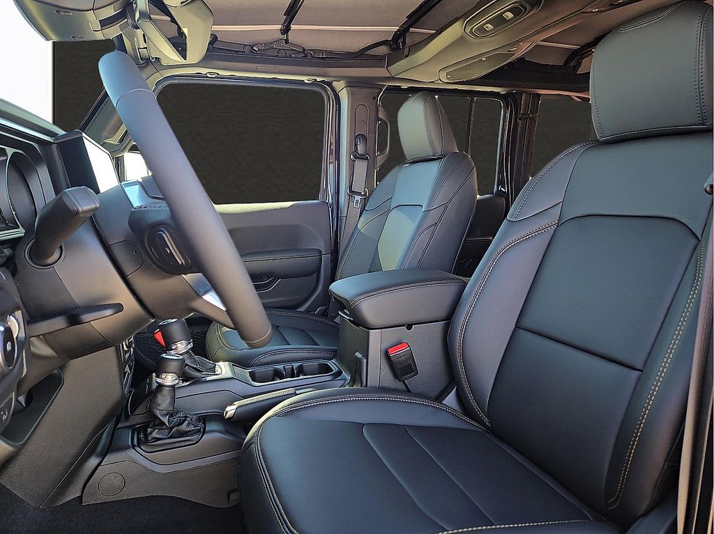 2026 Jeep Wrangler 4-Door Sahara - Photo 13
