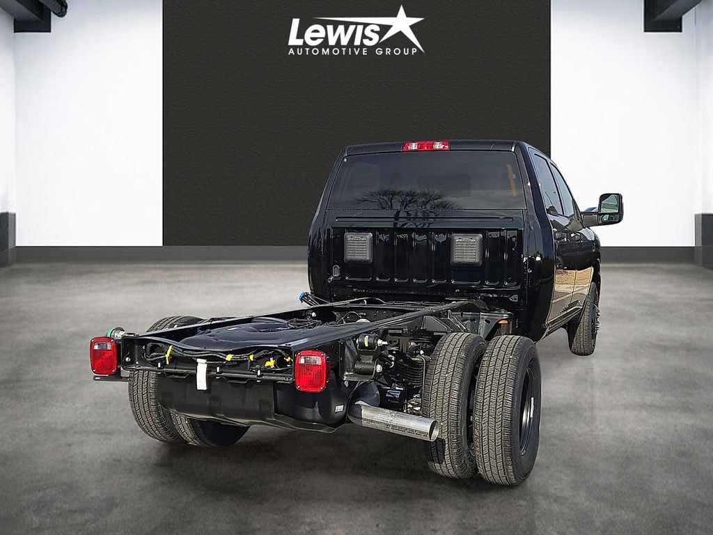 New 2026 Ram 3500 Chassis Cab TRADESMAN CREW 4X4 60' CA Pickup