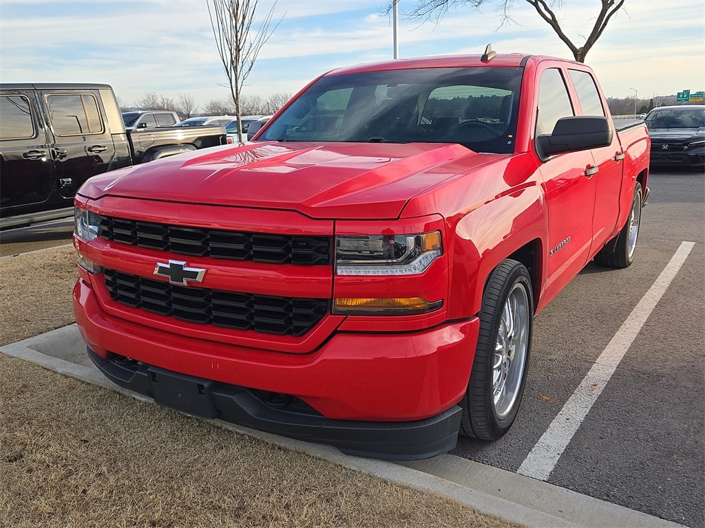 2018 Chevrolet Silverado Custom's photo
