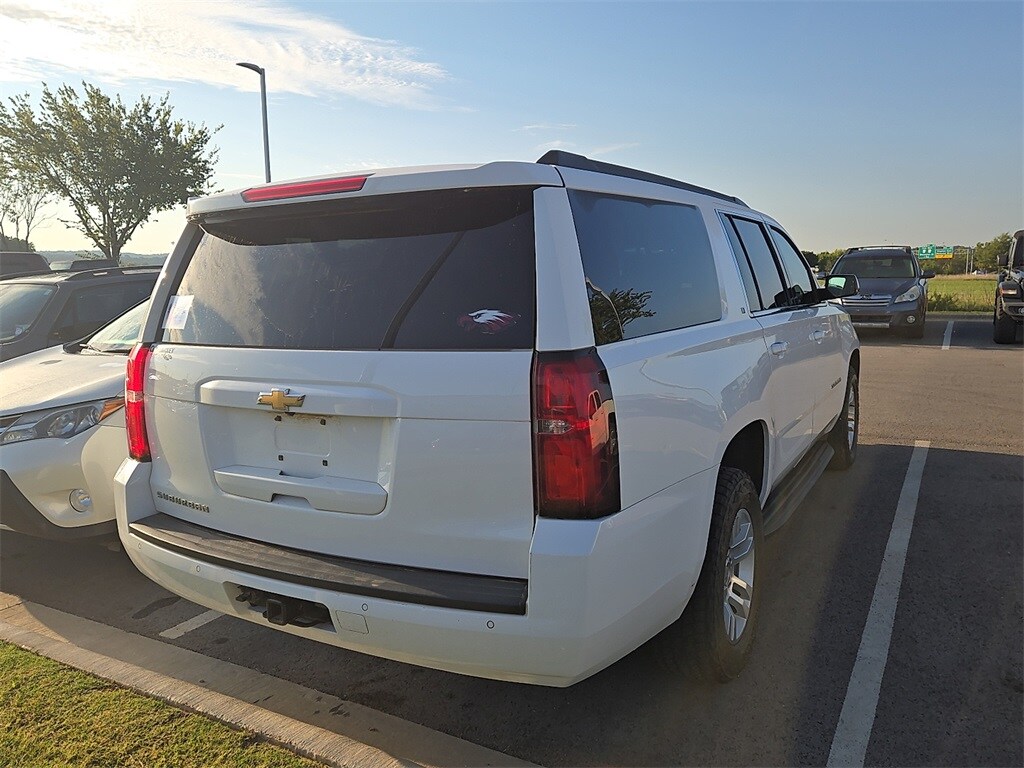 2019 Chevrolet Suburban LT photo 4