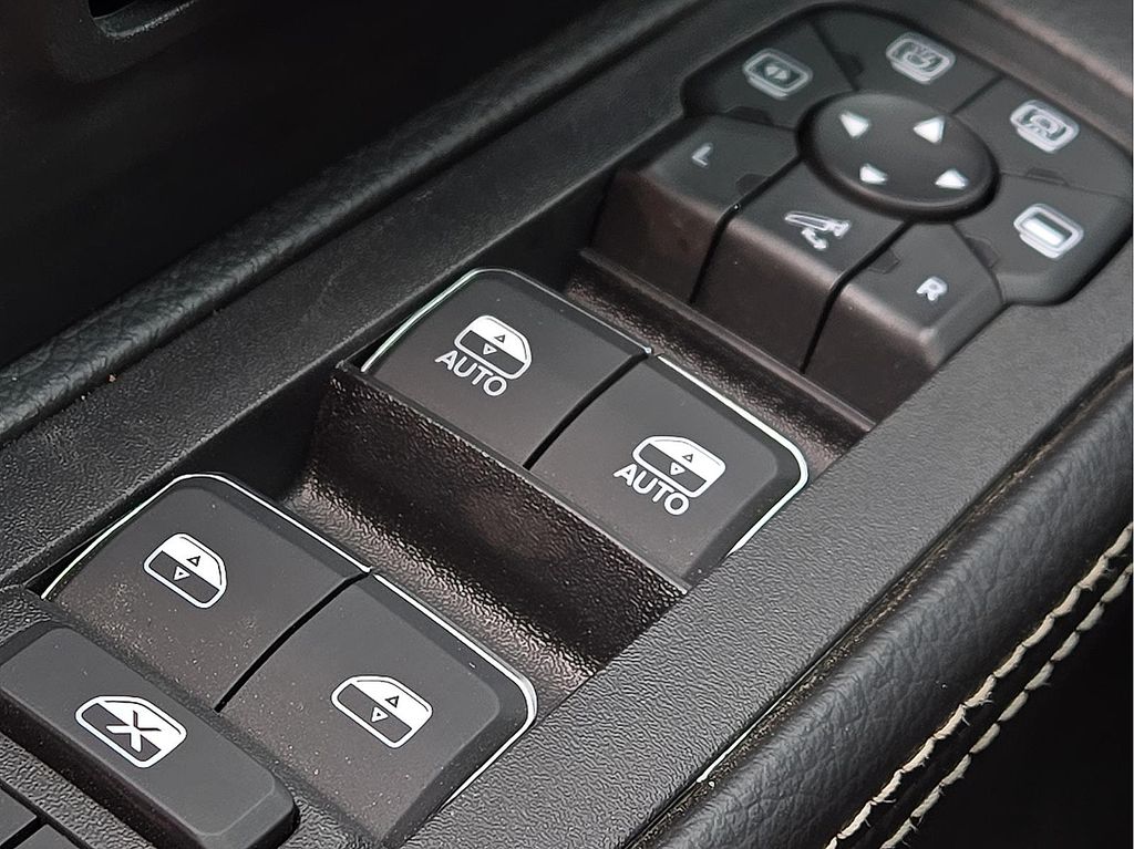 2026 RAM 2500 Laramie - Photo 17