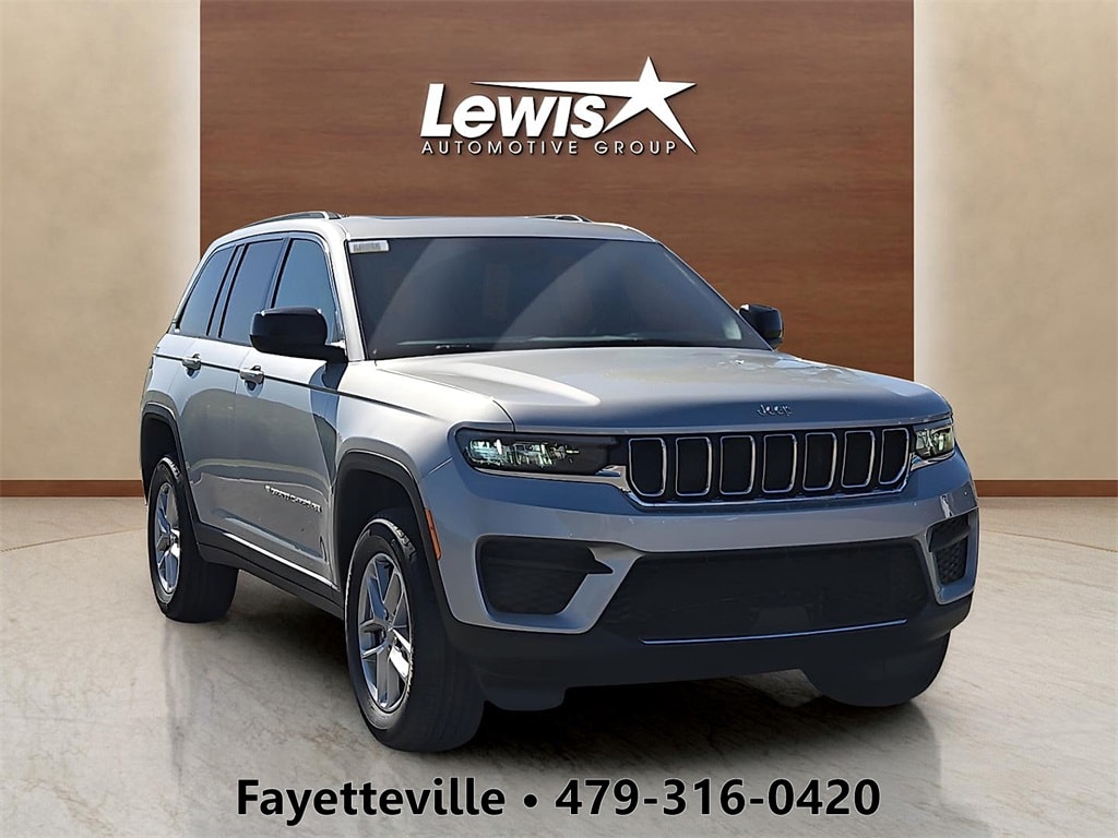New 2025 Jeep Grand Cherokee LAREDO X 4X4 Sport Utility