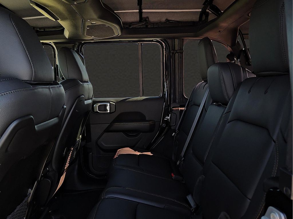 2026 Jeep Wrangler 4-Door Sahara - Photo 9