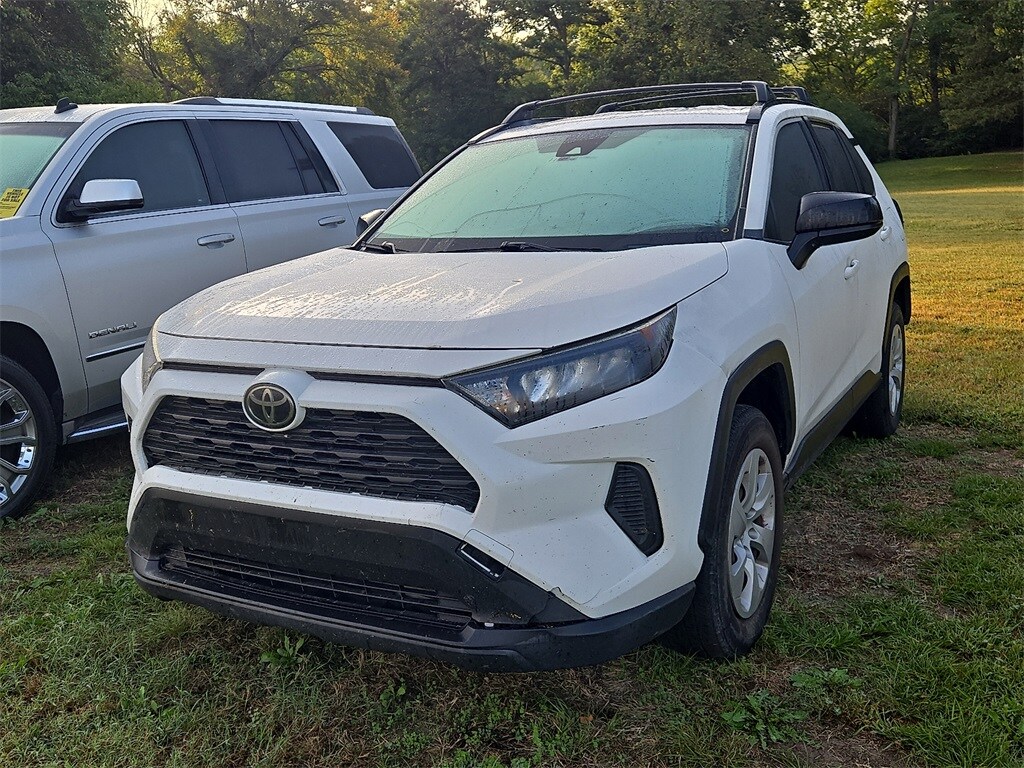 2019 Toyota RAV4 LE photo 2