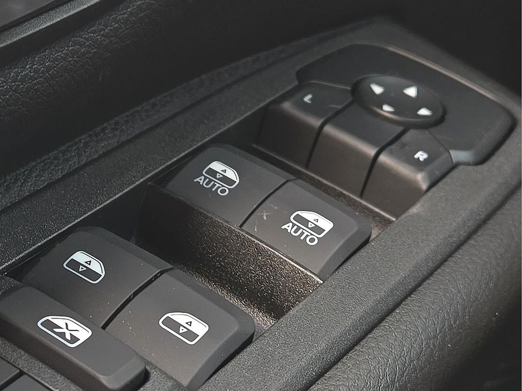 2026 RAM 1500 Warlock - Photo 16