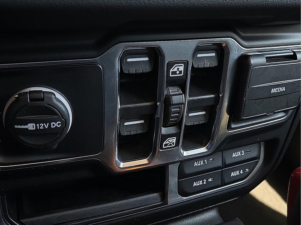 2024 Jeep Wrangler 4-Door Sahara - Photo 16