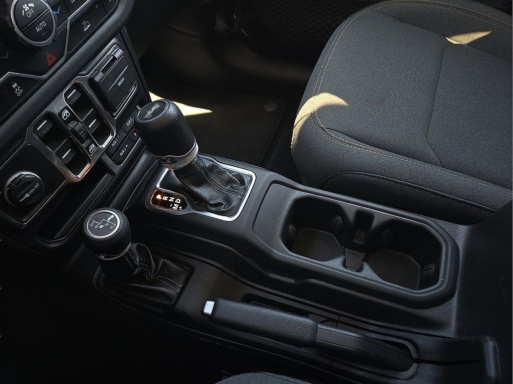 2024 Jeep Wrangler 4-Door Sahara - Photo 20