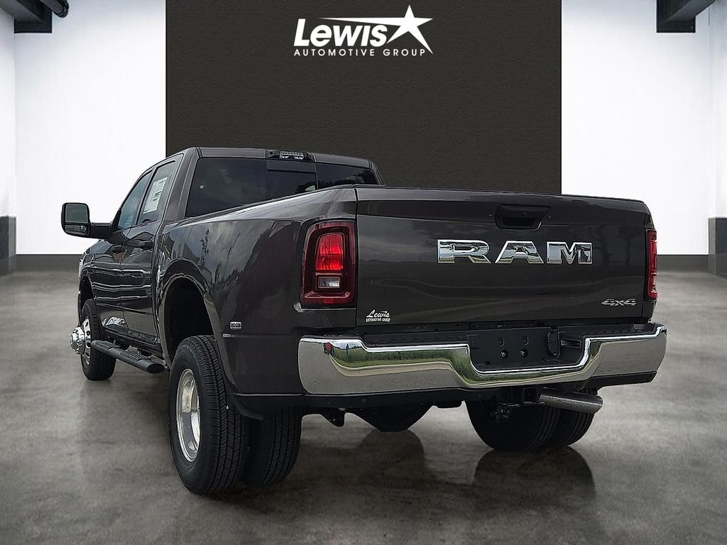 New 2026 Ram 3500 TRADESMAN CREW CAB 4X4 8' BOX Pickup