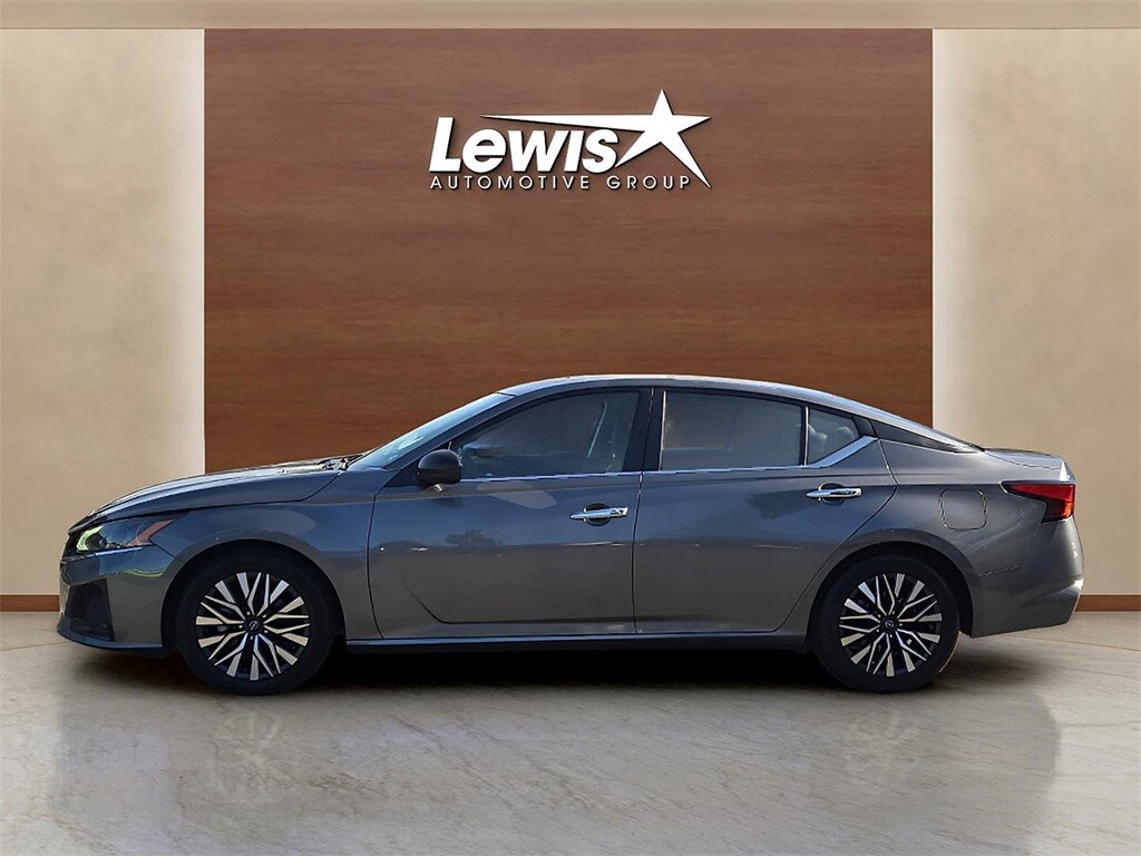 Used 2024 Nissan Altima 2.5 SV Sedan