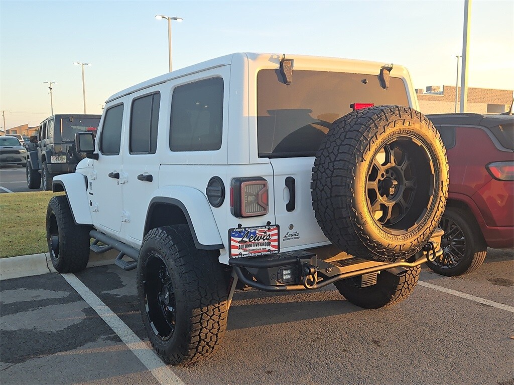 2018 Jeep Wrangler Unlimited Sahara photo 2