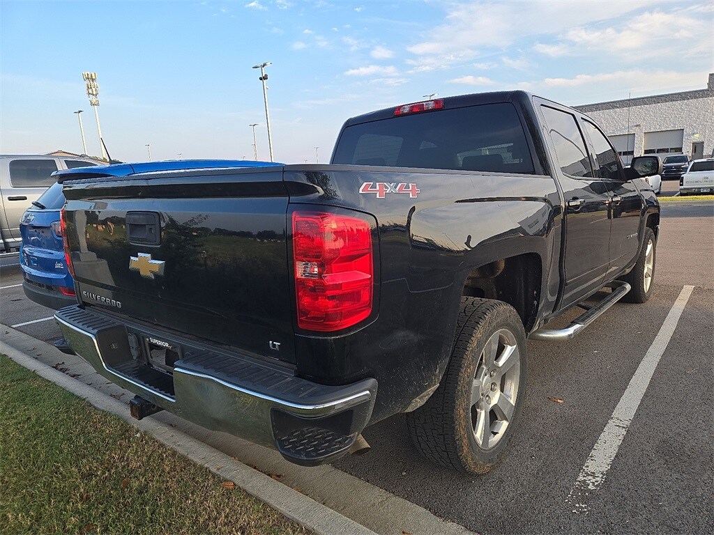 2017 Chevrolet Silverado LT photo 4