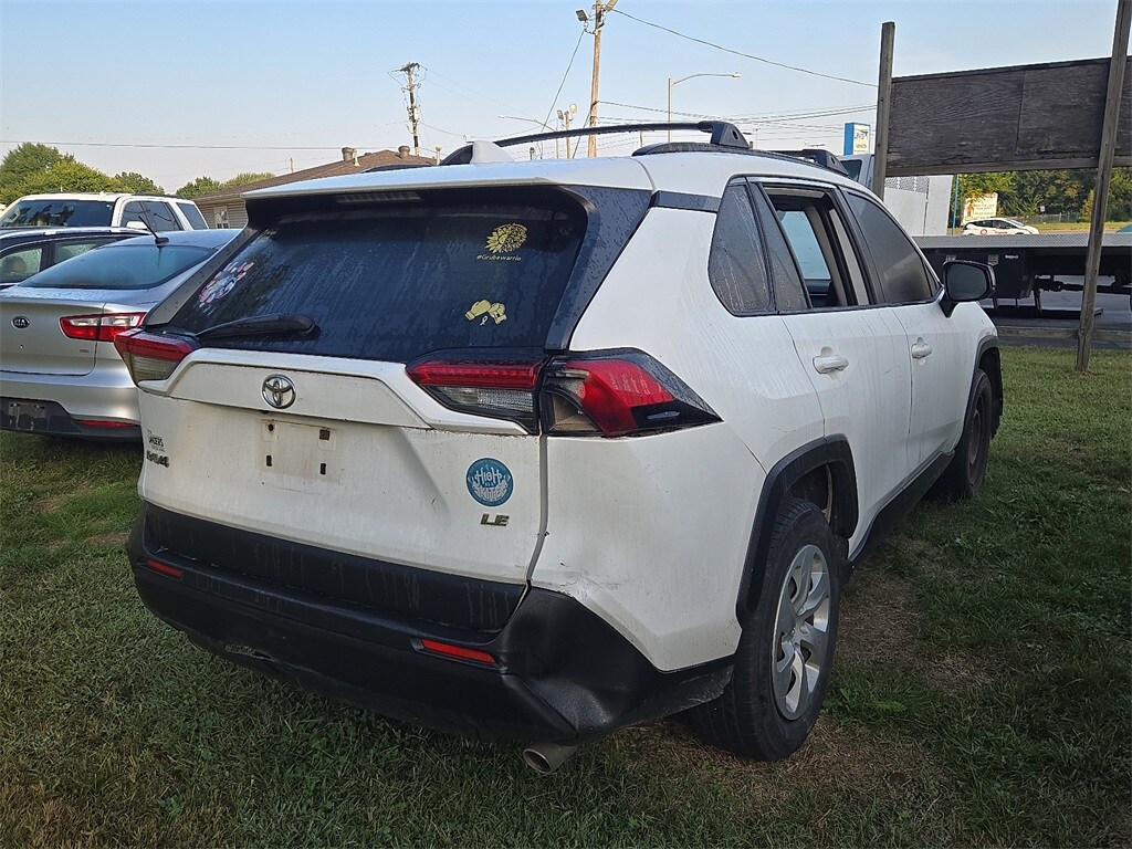 2019 Toyota RAV4 LE photo 4