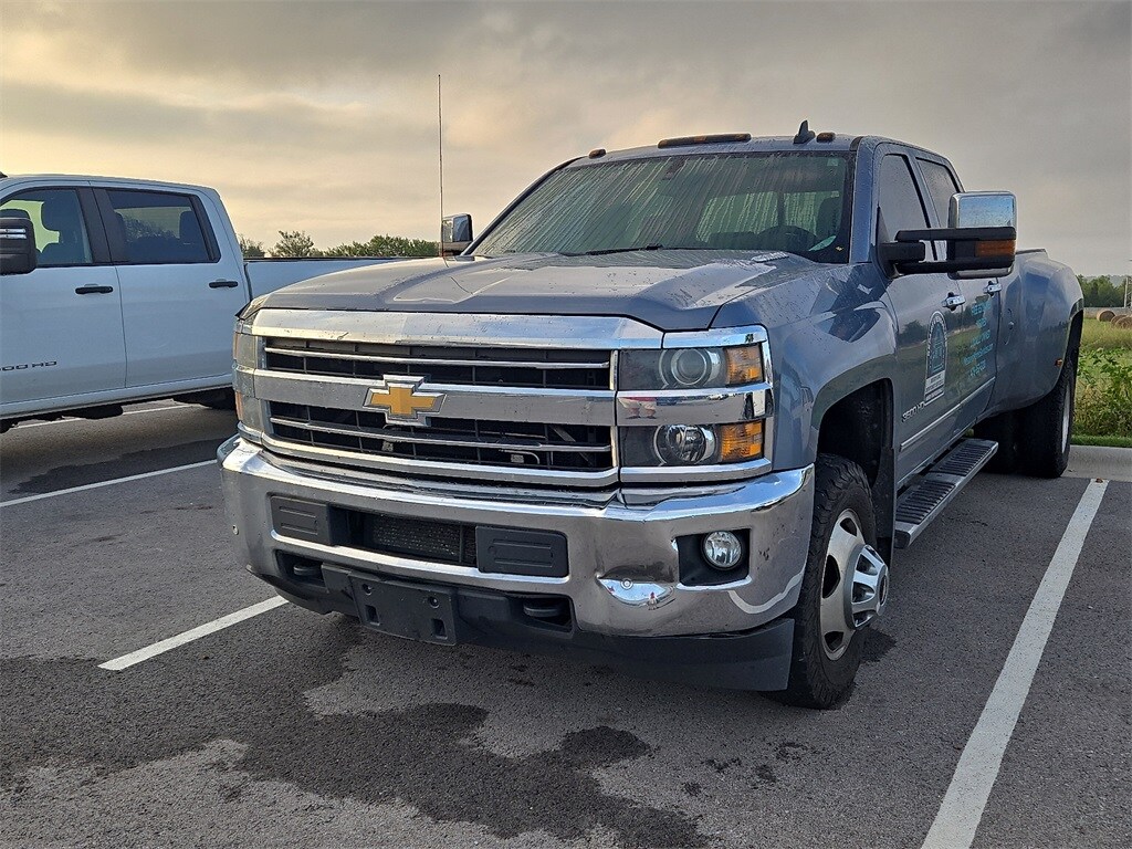2015 Chevrolet Silverado 3500HD LTZ photo 2