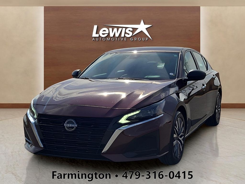 Used 2024 Nissan Altima 2.5 SV Sedan