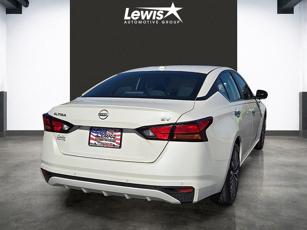 Used 2024 Nissan Altima 2.5 SV Sedan