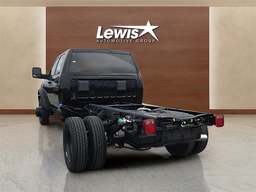 New 2026 Ram 5500 Chassis Cab TRADESMAN CREW 4X4 60' CA Pickup