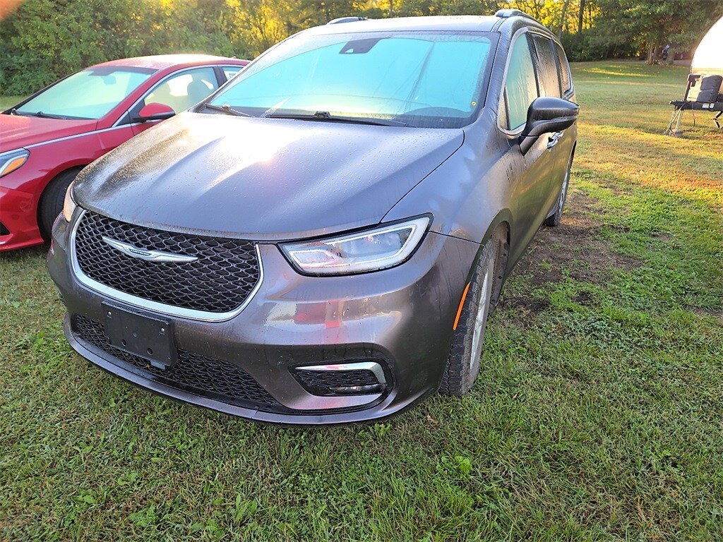 2021 Chrysler Pacifica Touring L photo 2