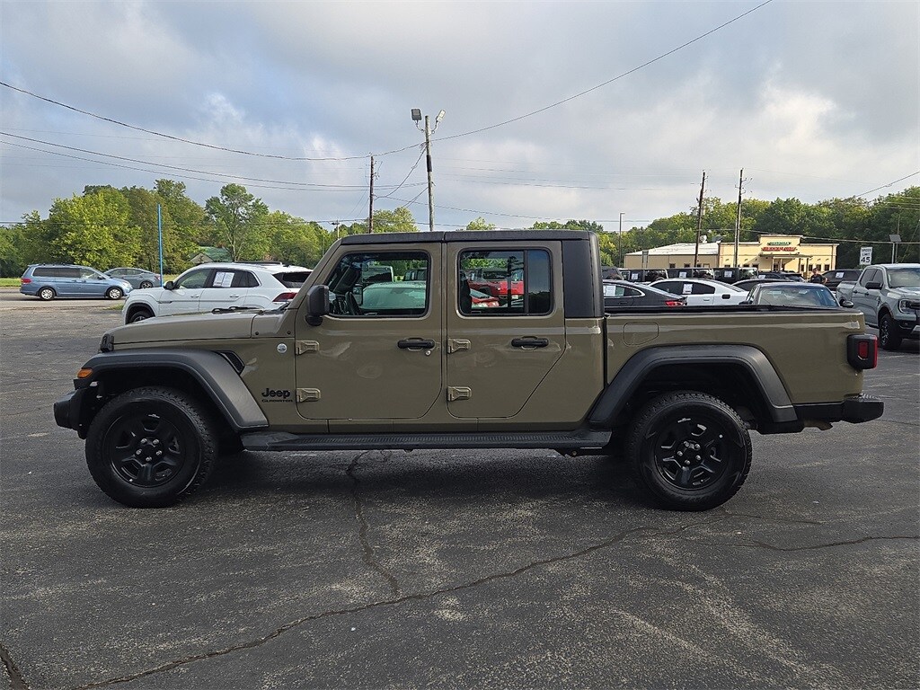 2020 Jeep Gladiator Sport photo 3