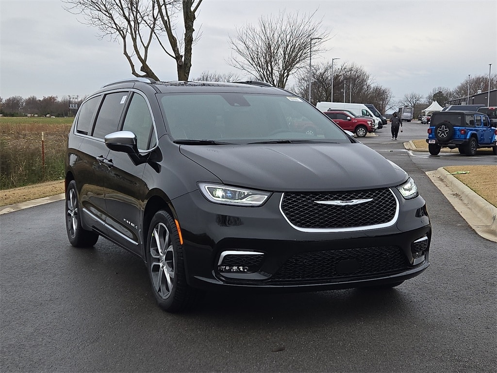 2026 Chrysler Pacifica Pinnacle's photo