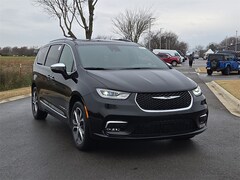 2026 Chrysler Pacifica PINNACLE AWD Passenger Van