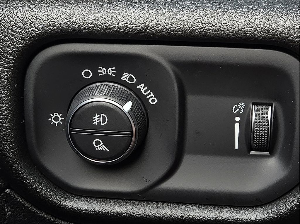 2026 RAM 1500 Warlock - Photo 17