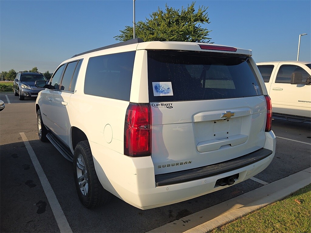 2019 Chevrolet Suburban LT photo 3