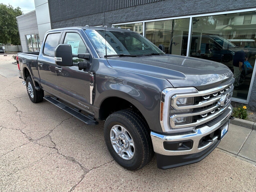 2026 Ford F-350 XLT photo 4