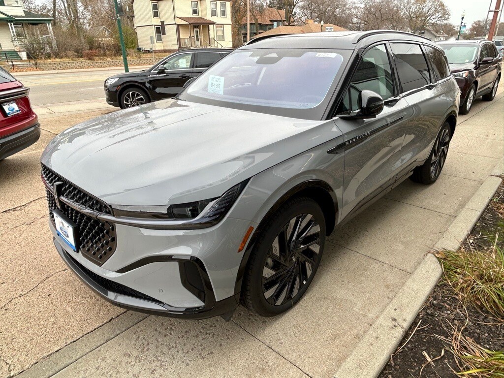 2026 Lincoln Nautilus Reserve photo 2