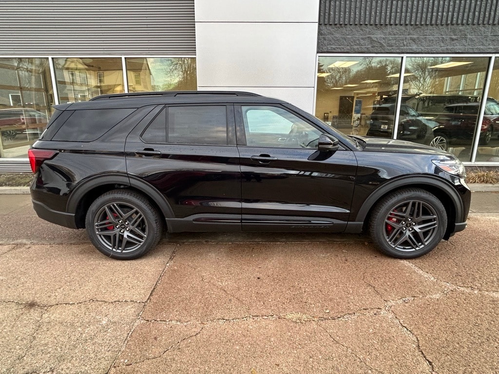 2025 Ford Explorer ST's photo