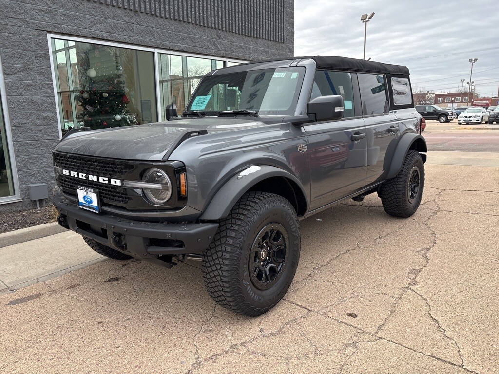 2024 Ford Bronco Wildtrak photo 2