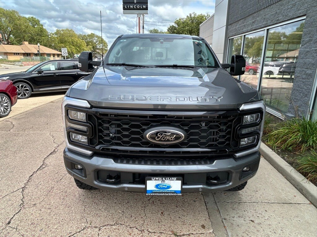 2026 Ford F-250 Lariat photo 3