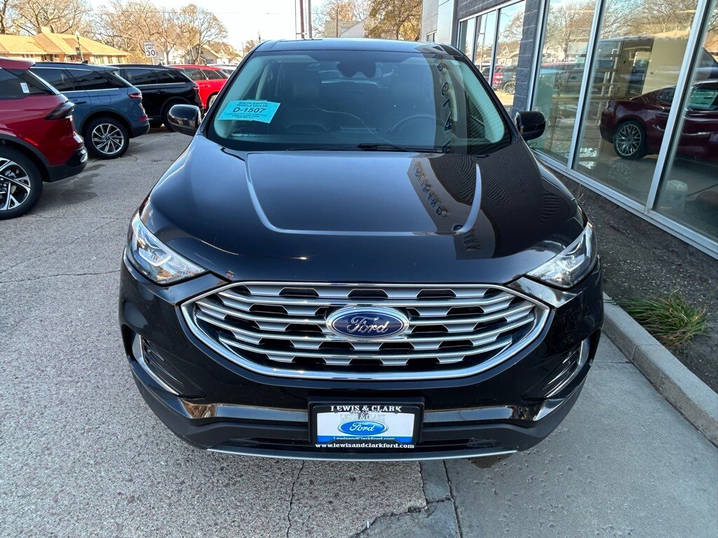 2022 Ford Edge SEL photo 3