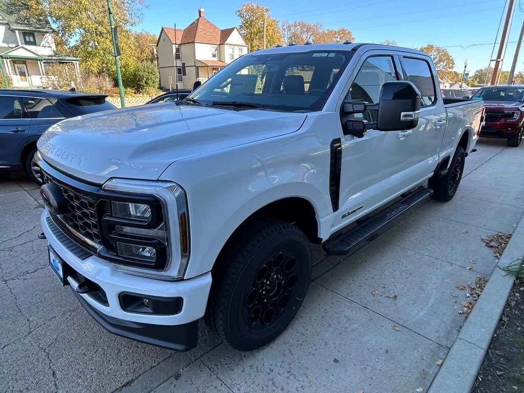 2026 Ford F-350 Lariat photo 2