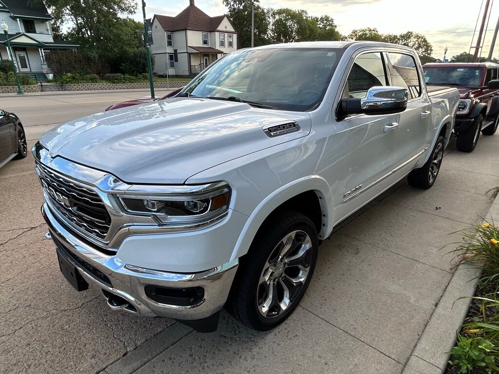 2023 Ram 1500 Limited photo 2