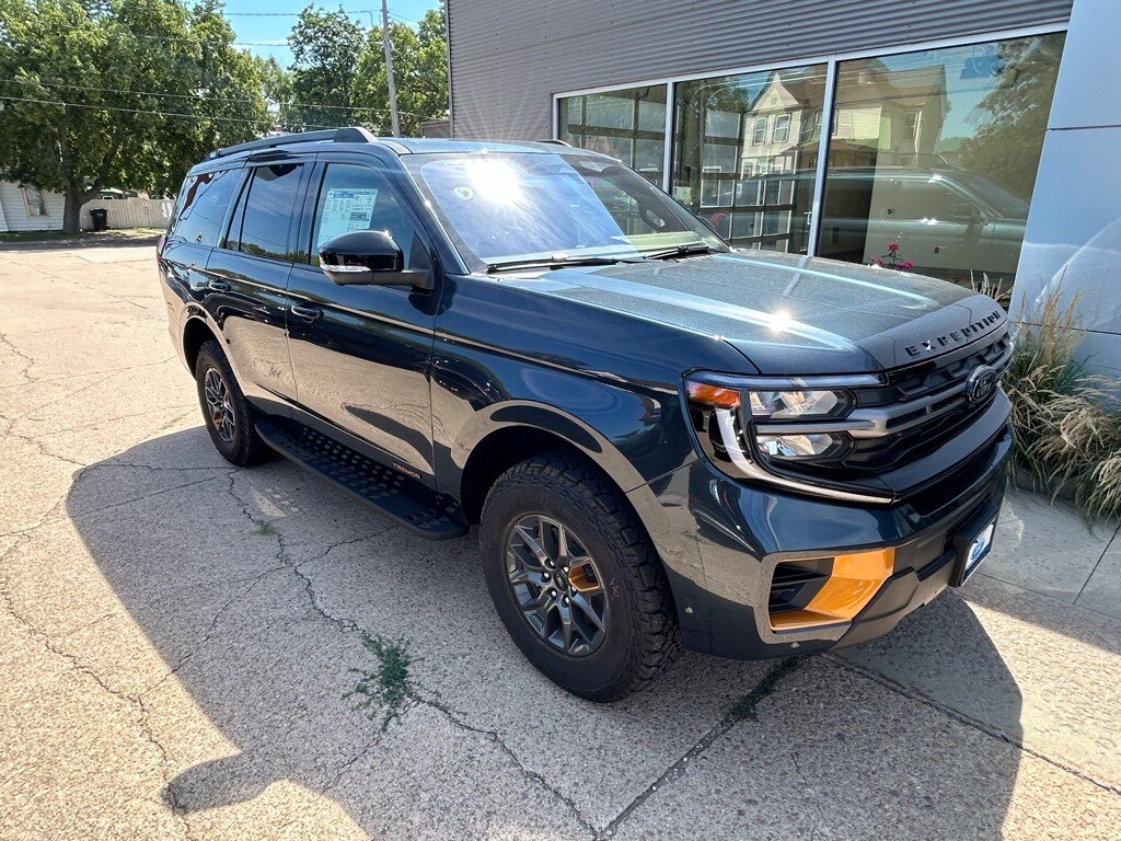 2025 Ford Expedition photo 2