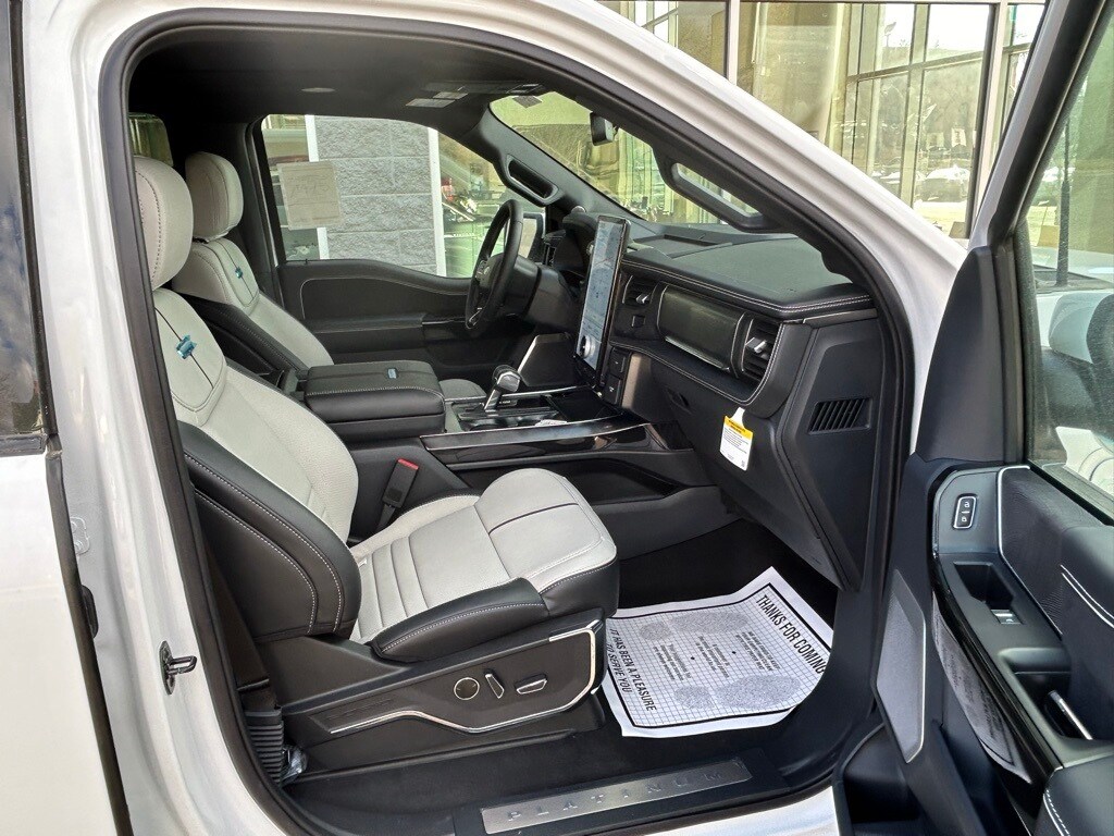 2023 Ford F-150 Lightning Platinum photo 4