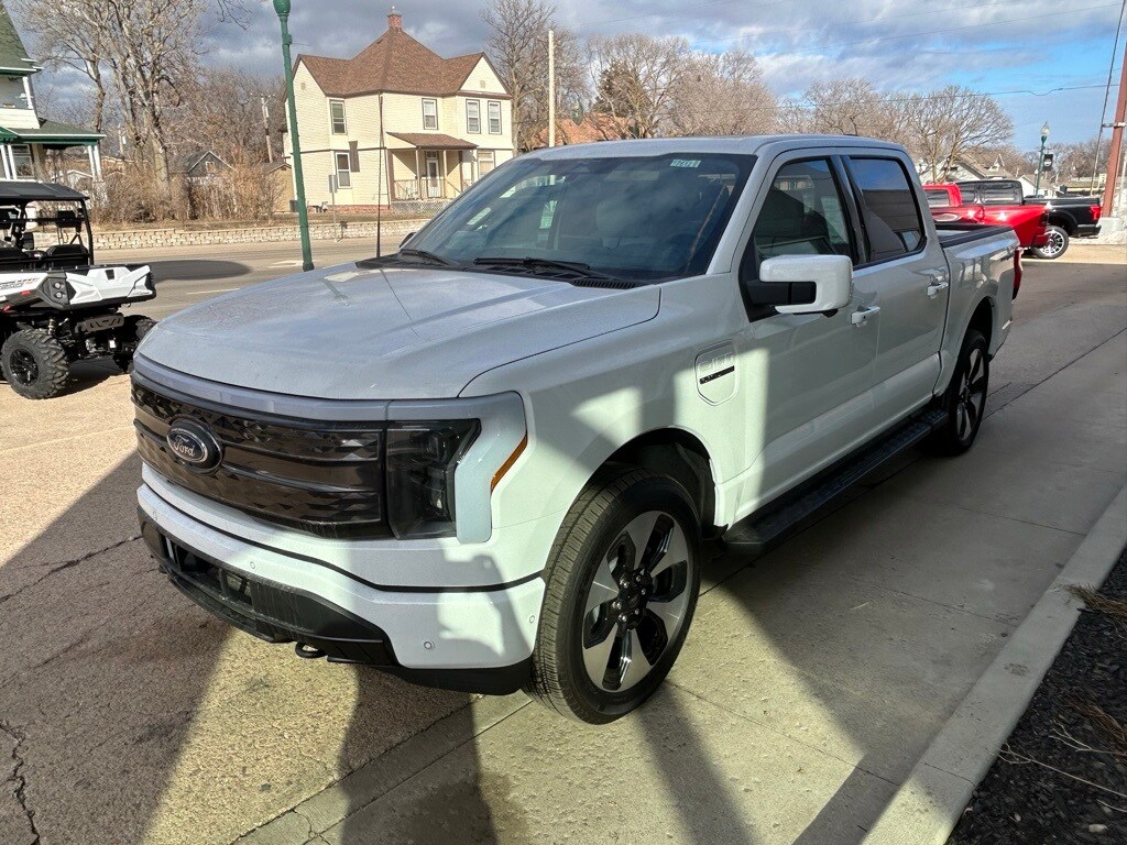 2023 Ford F-150 Lightning Platinum photo 2