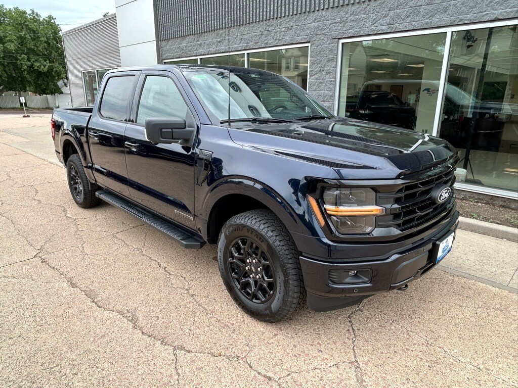 2025 Ford F-150 XLT photo 3