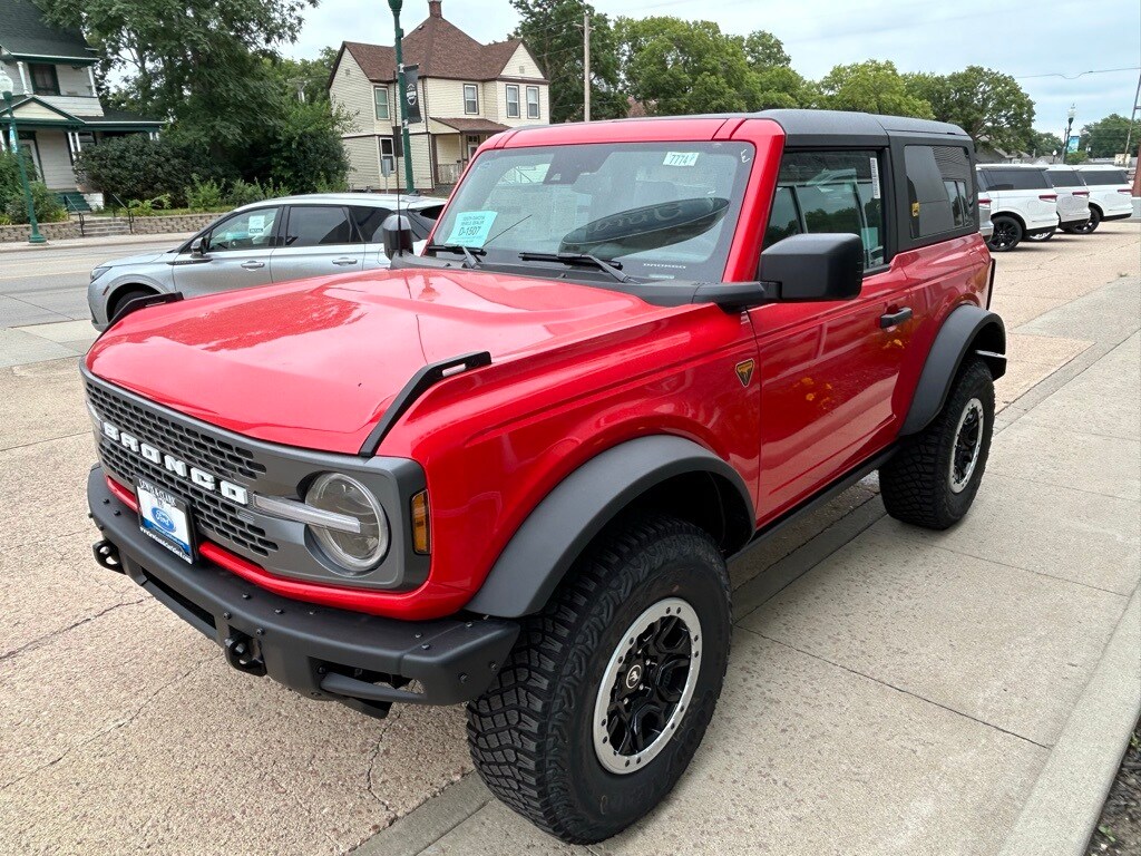 2024 Ford Bronco Badlands photo 2