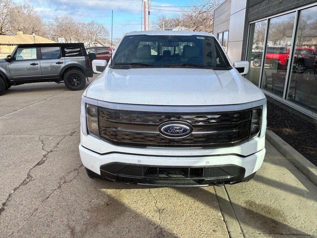 2023 Ford F-150 Lightning Platinum photo 3