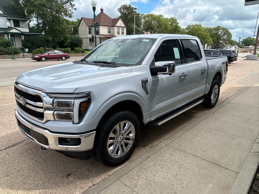 2025 Ford F-150 Lariat photo 2