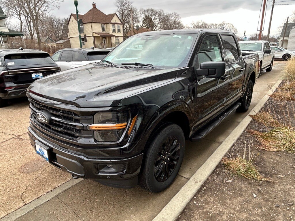 2024 Ford F-150 XLT photo 2