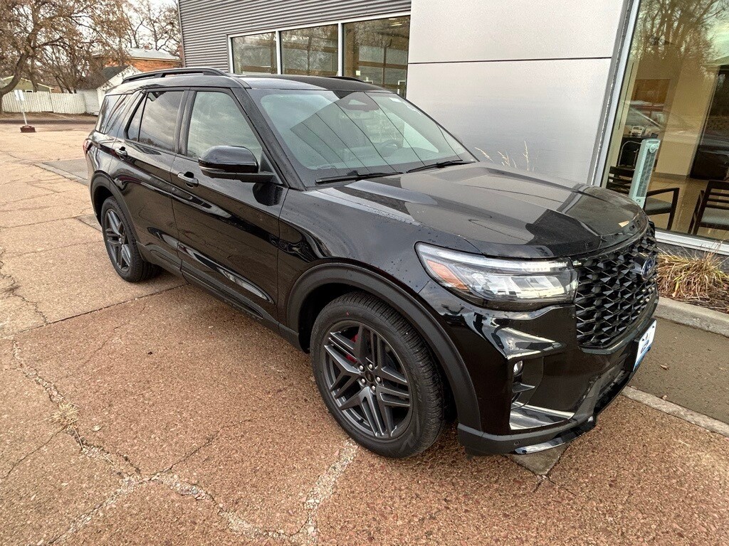 2025 Ford Explorer ST photo 3