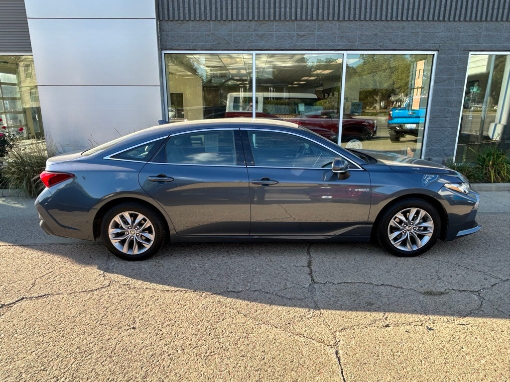 Used 2021 Toyota Avalon Hybrid XLE Sedan