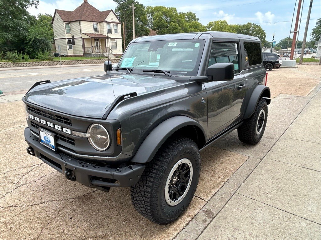 2024 Ford Bronco Black Diamond photo 2