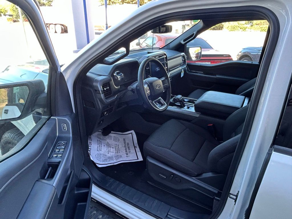 2025 Ford F-150 XLT - Photo 13