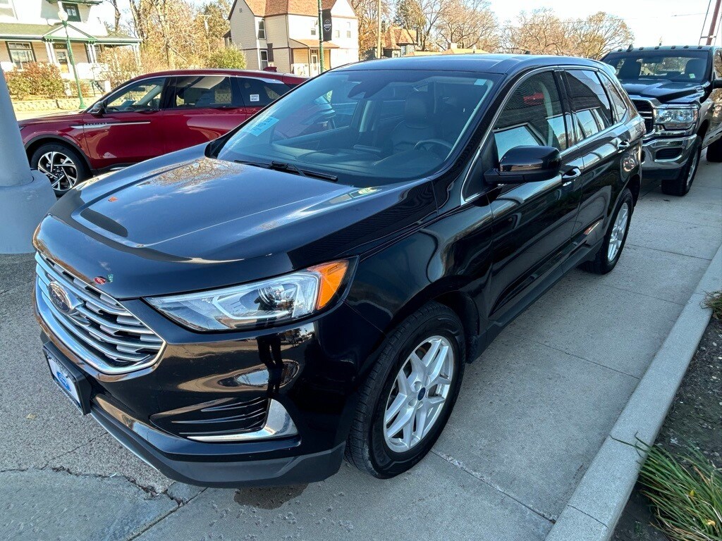 2022 Ford Edge SEL photo 2